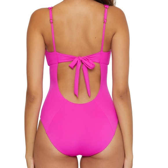 BECCA BY REBECCA VIRTUE
Erin Plunge One Piece Swimsuit. Size medium - Picture 2 of 4